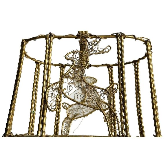 Christmas Basket Wire Reindeer Design Glittering Gold Tone Metal 13" x 9" x 5" - Picture 2 of 7